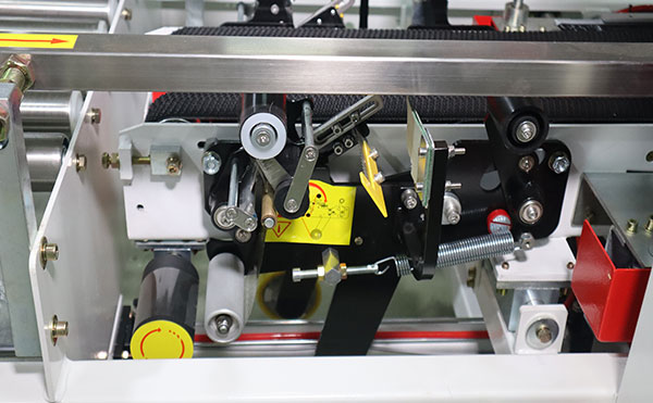 一字型全自動封箱機,封箱機,封箱包裝機生產廠家